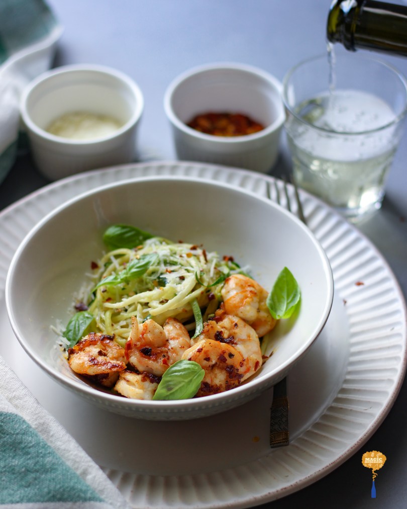 Zucchini pasta with prawns