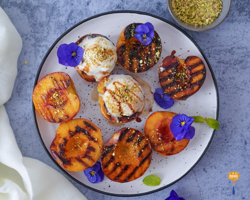 Photo of Grilled peaches with ice cream