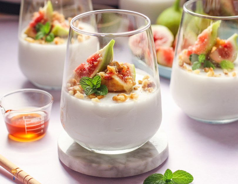 yogurt honey Panna cotta with fresh figs