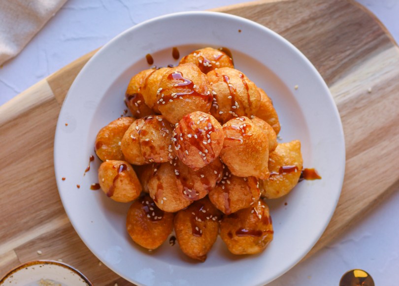 Lugaimat with date syrup