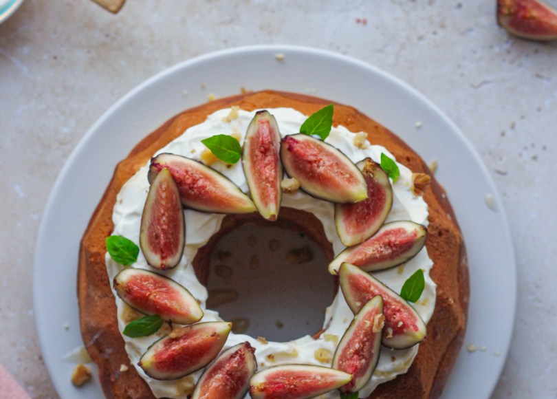 Orange blossom cake with figs