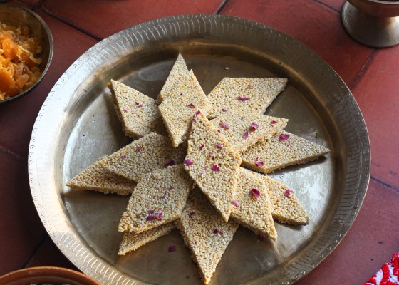 Sesame jaggery brittle