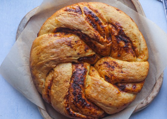 Red pesto Babka bread