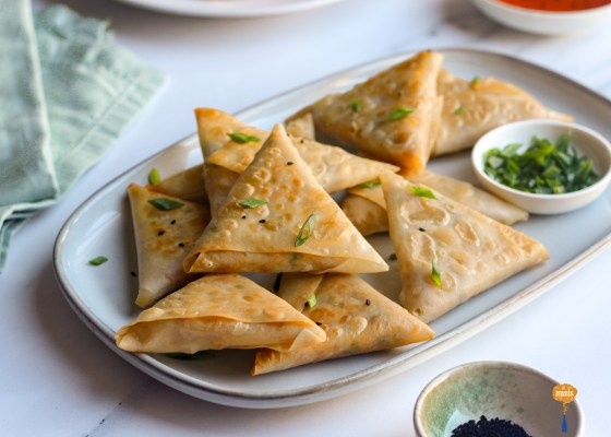 Gochujang Chicken Samosas