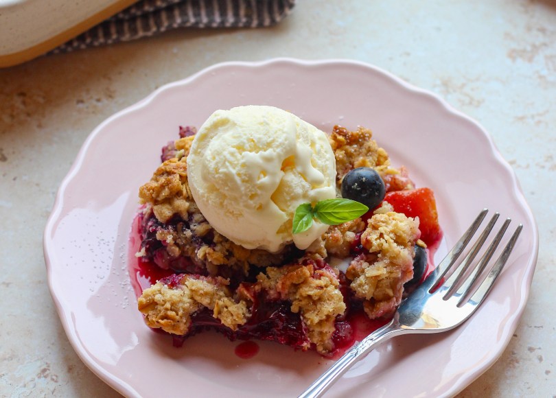 Peach blueberry crumble
