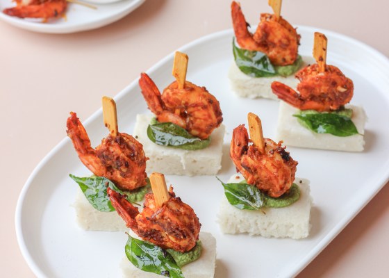 Spicy shrimps on idli base