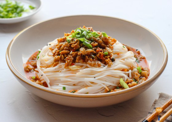 Dan dan noodles with chicken